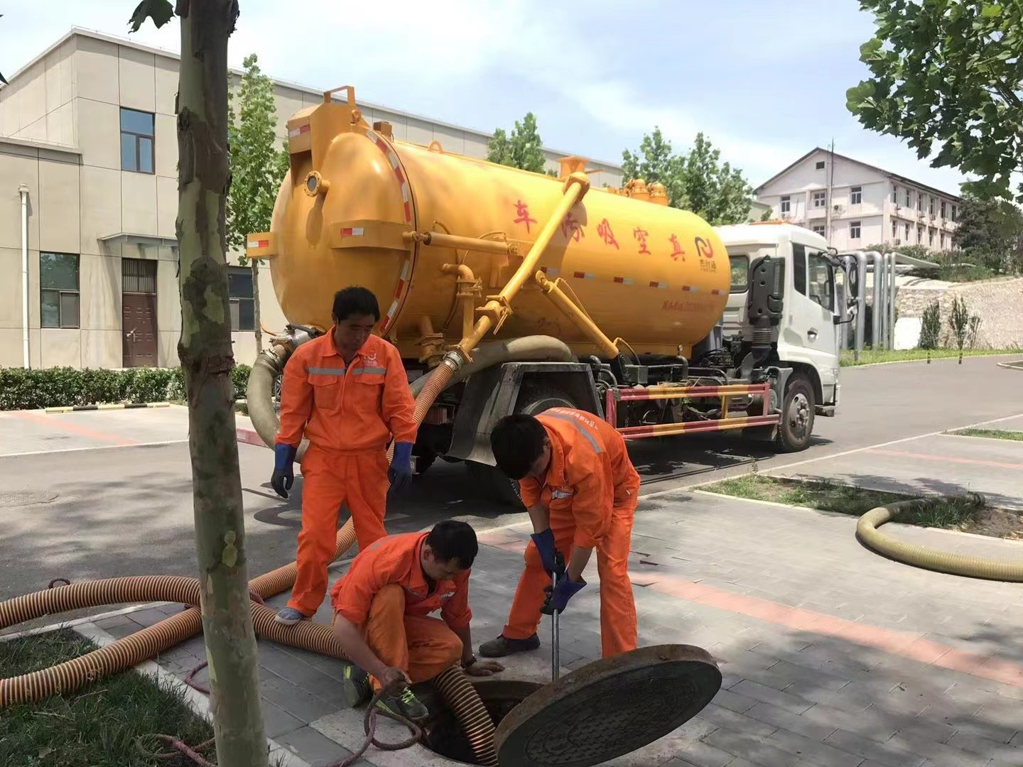 湟中化粪池清理与5-8吨吸粪车施工效率分析